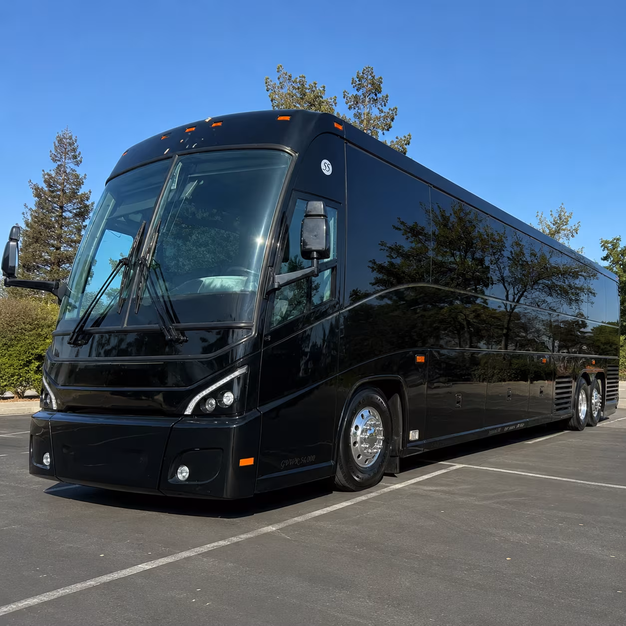 Lincoln Airport Shuttle & Transportation party bus exterior
