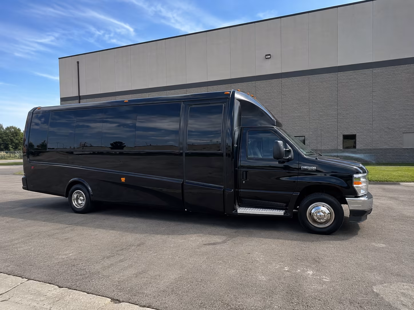 Lincoln Airport Shuttle & Transportation party bus exterior