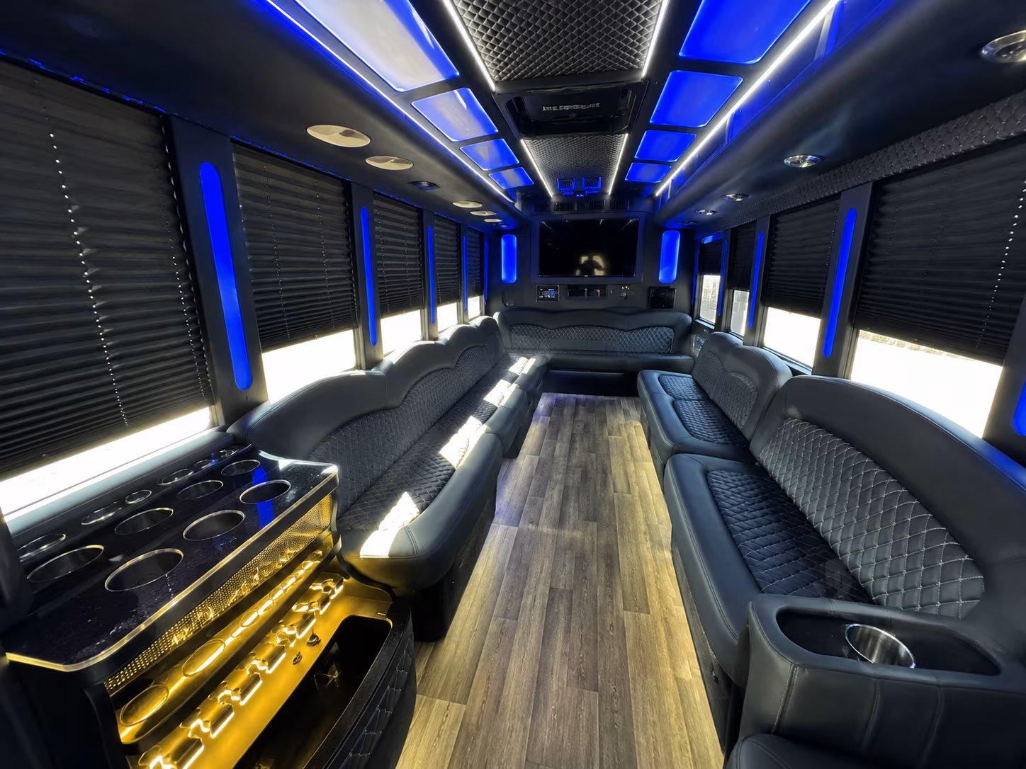 Lincoln Birthday, Sweet 16, & Quinceañera Transportation party bus exterior