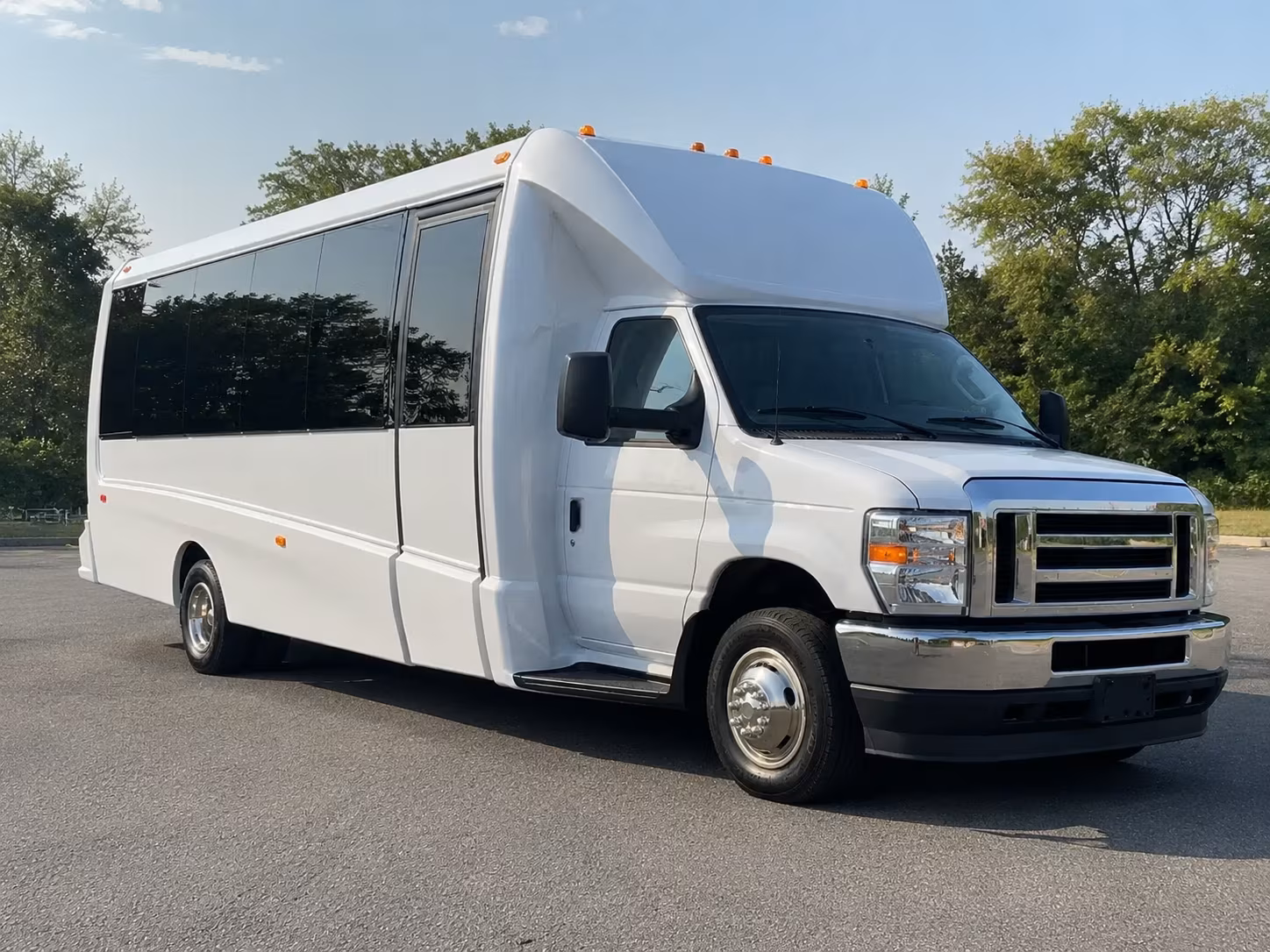 Lincoln Birthday, Sweet 16, & Quinceañera Transportation party bus exterior
