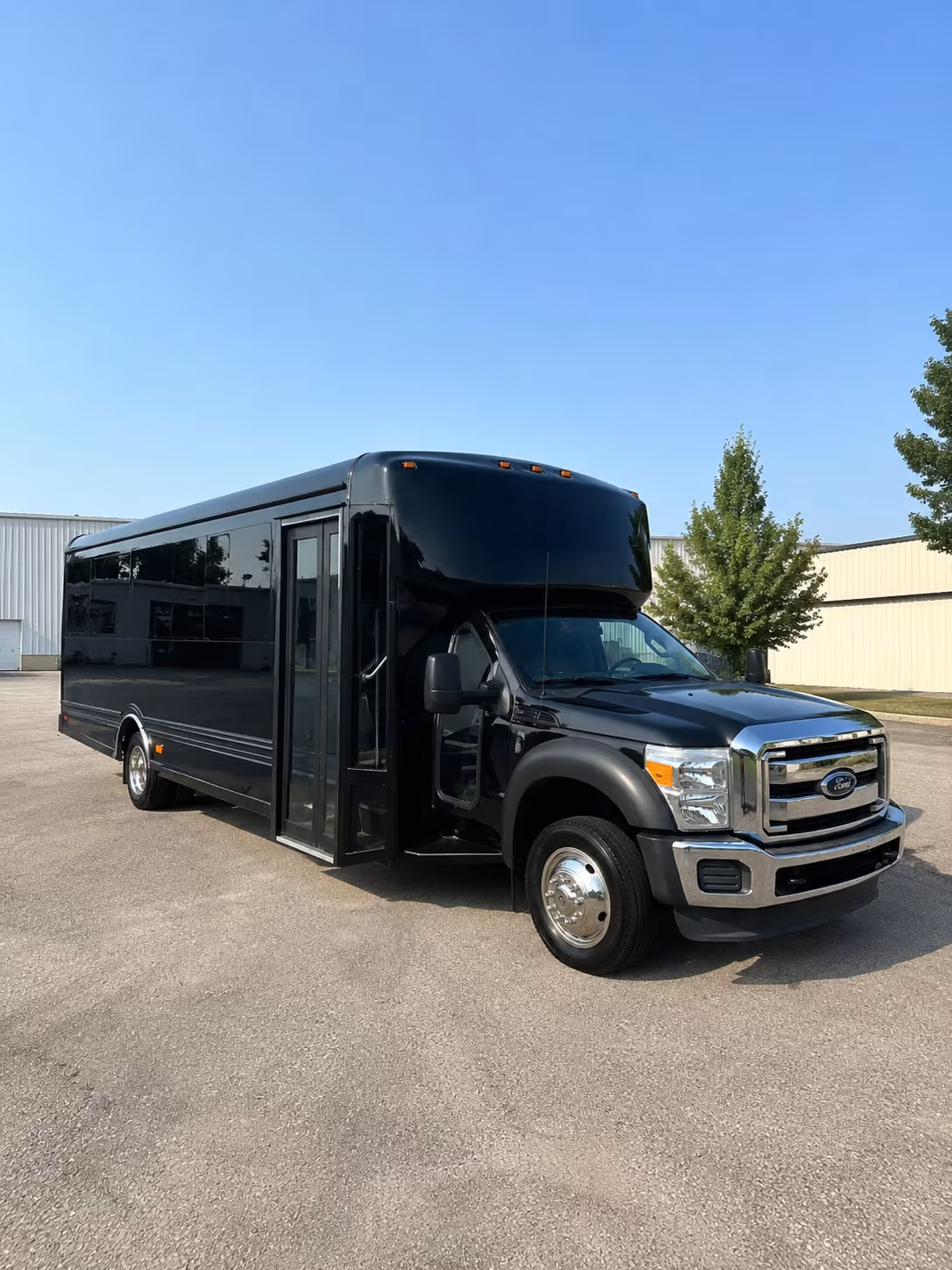 Lincoln Winery Tour & Pub Crawl Transportation party bus exterior